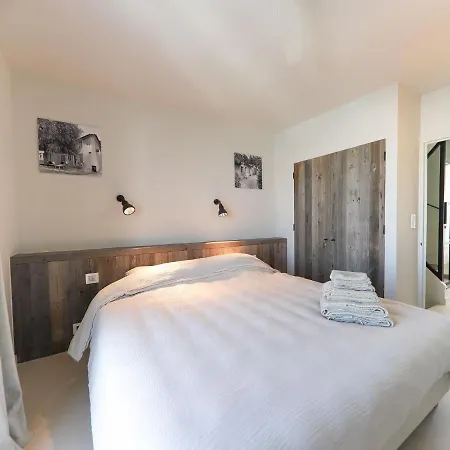 Pleasant House For 8 People 12 M Mooring * Grimaud
