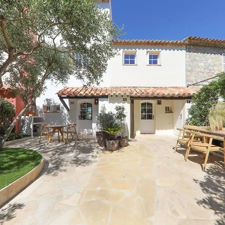 Pleasant House For 8 People 12 M Mooring Holiday home Grimaud