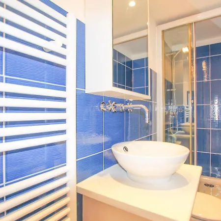 Pleasant House For 8 People 12 M Mooring * Grimaud